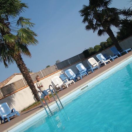 Le Clos Fleuri Hotel Médis Buitenkant foto