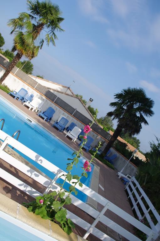 Le Clos Fleuri Hotel Médis Buitenkant foto