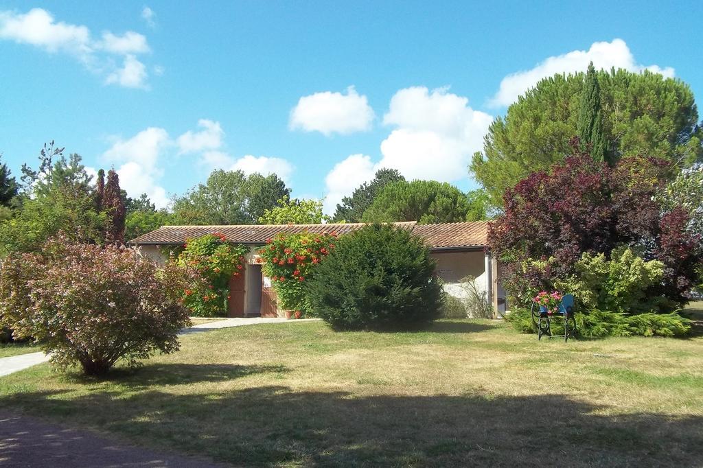 Le Clos Fleuri Hotel Médis Buitenkant foto