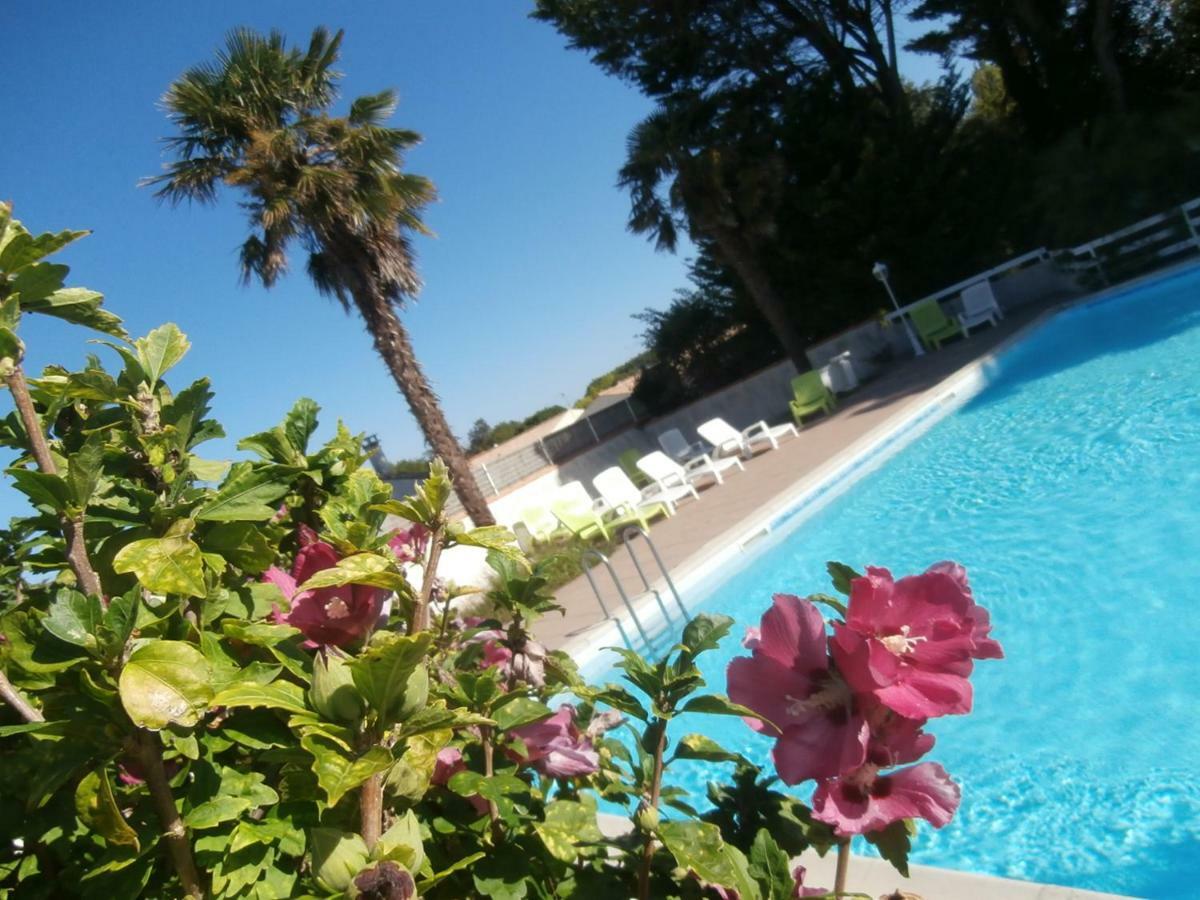 Le Clos Fleuri Hotel Médis Buitenkant foto